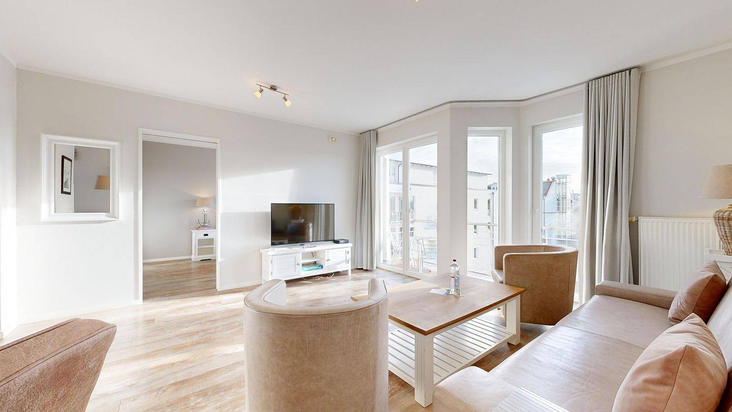 Ganze Wohnung, Moderne Ferienwohnung in Strandnähe mit Sauna, Fitnessraum und Fahrstuhl im Haus in Ostseebad Binz, Binz