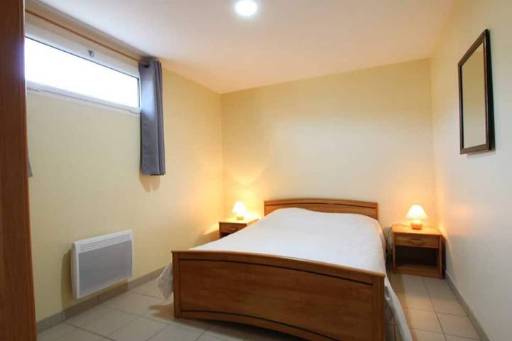 Gîte pour 5 personnes, avec jardin à Surtainville - 2
