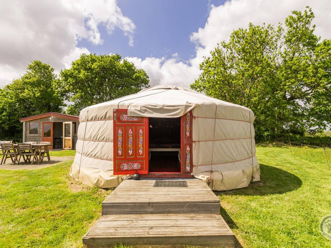 Studio entier, Yourte Mongole Authentique avec Terrasse en Normandie in Denneville, Région de Coutances