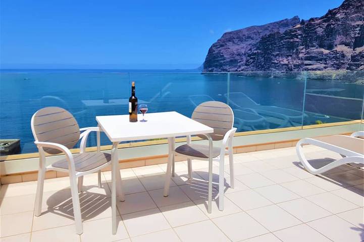 Apartment for 2 people, with pool and balcony in Los Gigantes