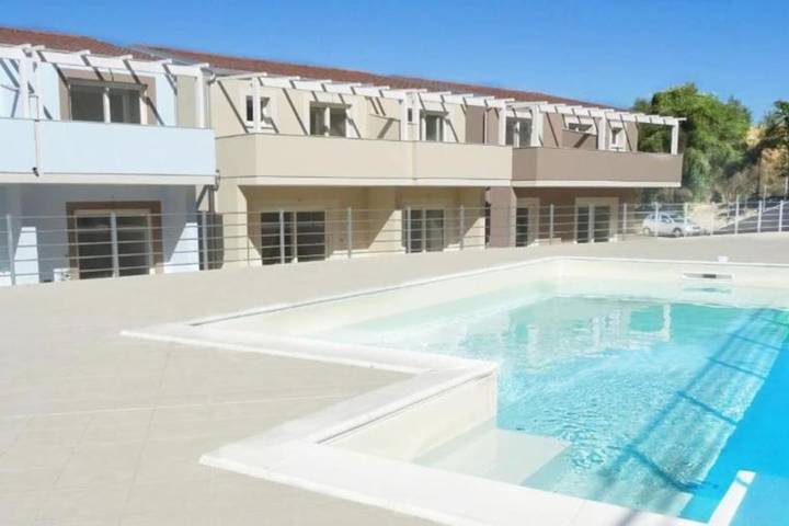 Villa pour 4 personnes, avec vue ainsi que piscine et jardin, adapté aux familles