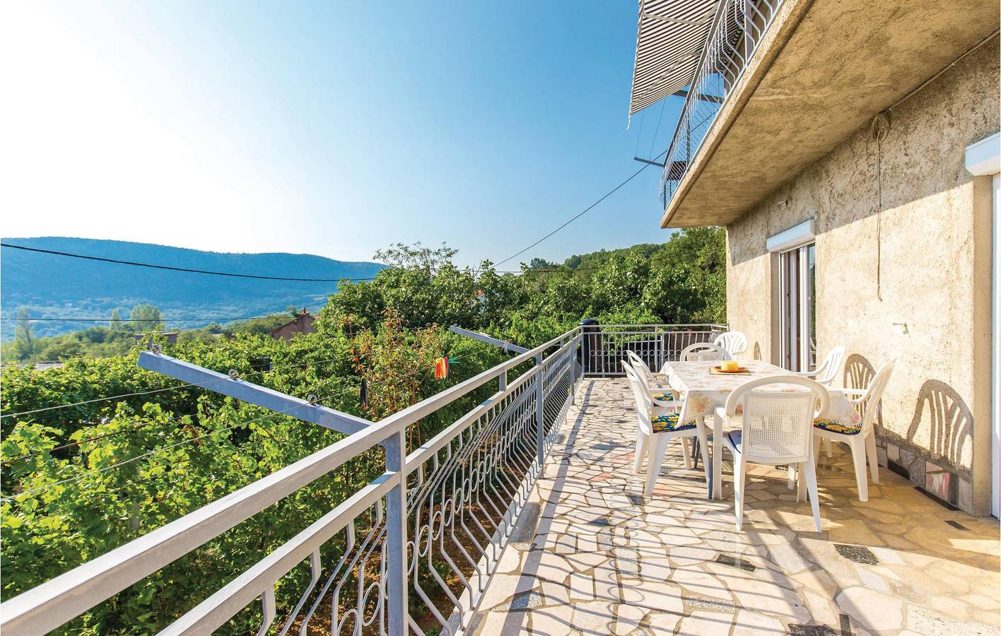 Ganze Ferienwohnung, Gemütliche 1-Zimmer-Wohnung mit Terrasse, WLAN und Parkplatz in Bribir in Bribir, Primorje-Gorski Kotar