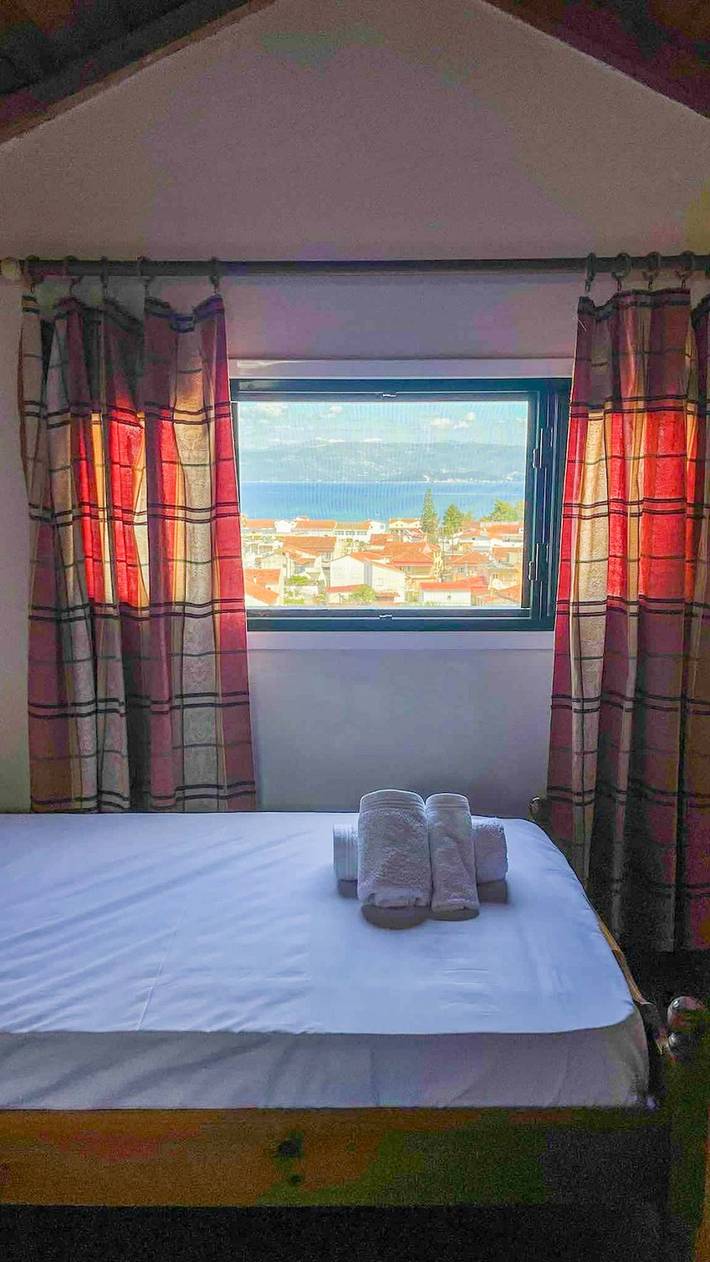 Gîte pour 4 personnes, avec jardin dans Kavos