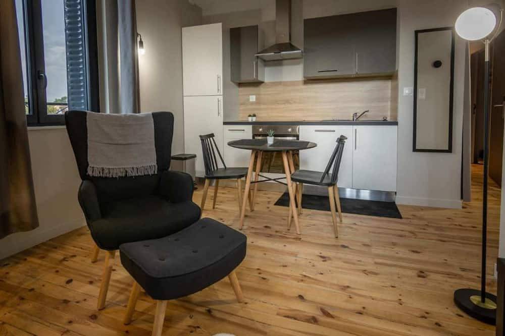 Entire apartment, 2-person air-conditioned 1-bedroom apartment near Aïga Resort Grand Suchet 201 in Châtel-Guyon, Riom region