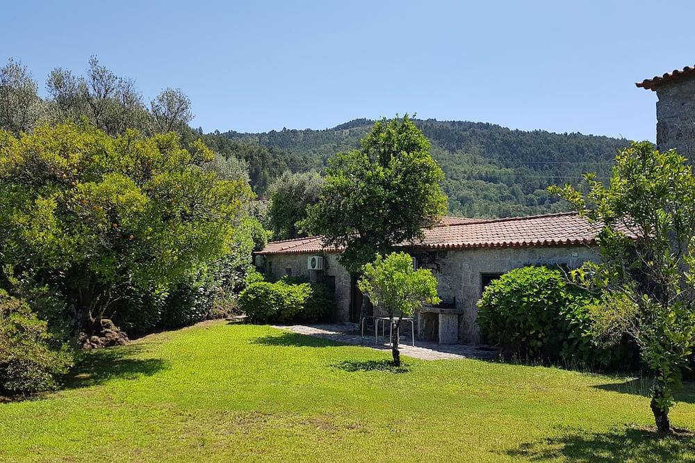 Casa vacanza a Ave a partire da 114€ a notte