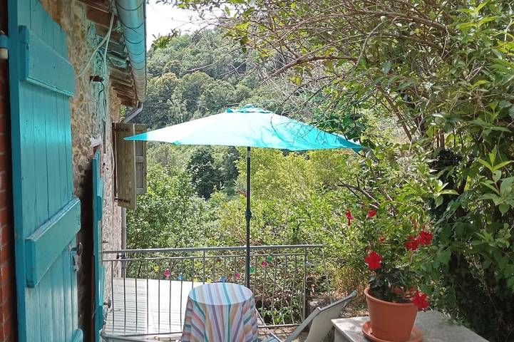 Gîte pour 7 personnes, avec jardin à Yzeron