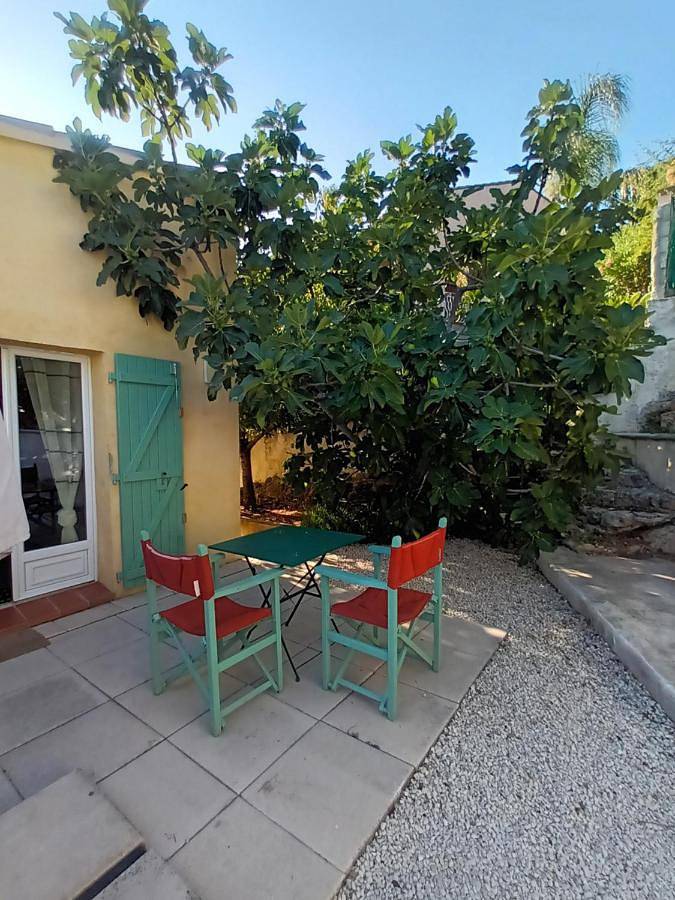Ferienwohnung für 4 Personen, mit Garten und Pool sowie Ausblick, mit Haustier in Toulon - 3