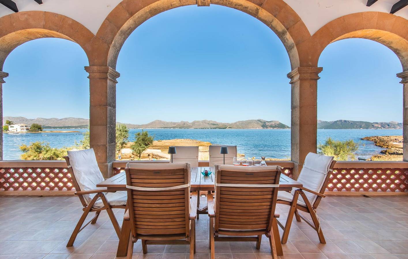 Apartment mit Meerblick, Terrasse, AC und Grill, 2 km zum Strand Can Cap de Bou in Marina Manresa, Alcúdia