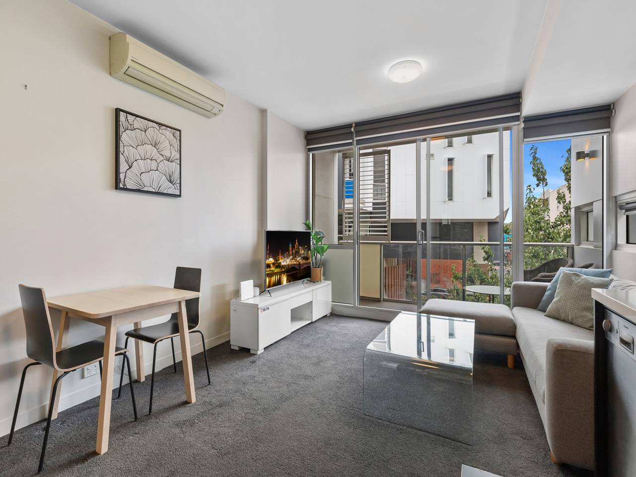 Entire apartment, Fitzroy North 1-Bed with Balcony by Edinburgh Park in Fitzroy North, Melbourne
