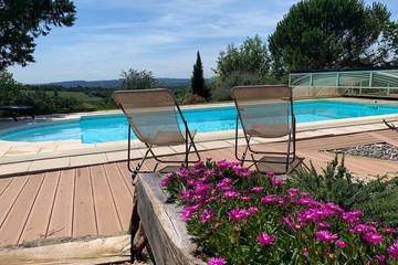 Gîte pour 6 personnes, avec piscine ainsi que terrasse et jardin à Curemonte