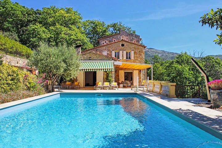 Gîte pour 10 personnes, avec piscine