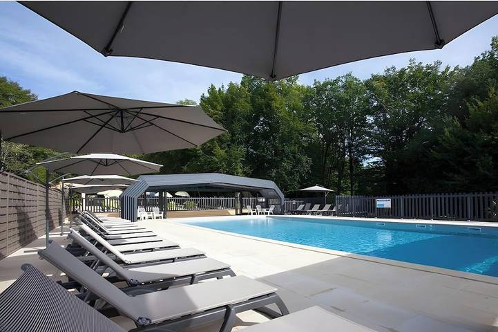 Location de vacances pour 2 personnes, avec piscine ainsi que terrasse et jardin à Calviac-en-Périgord