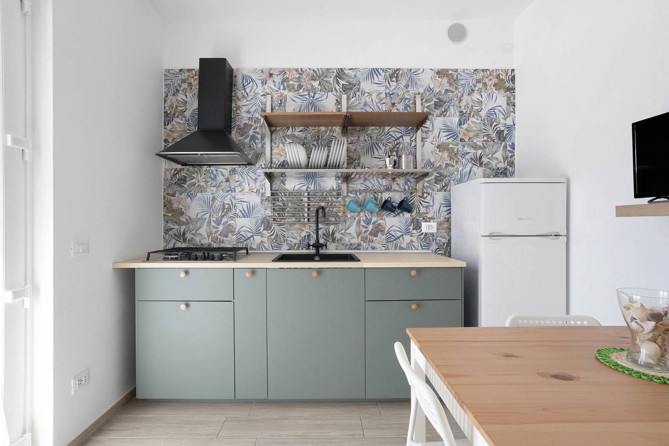 Entire apartment, 'Appartamento 4' Near the Beach with Wi-Fi & Garden in Fiumaretta di Ameglia, Ameglia Municipality