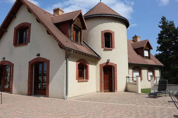 Location de vacances pour 14 personnes, avec Terrasse ainsi que Jardin et Vue à Ludes
