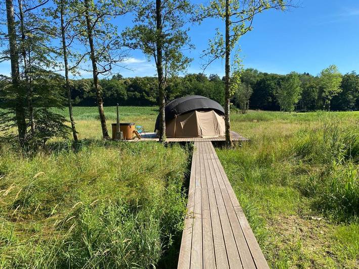 Tente pour 2 personnes, avec Jacuzzi et Terrasse