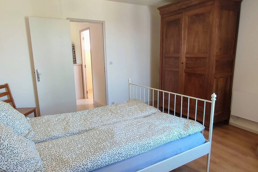 Serene 1-bedroom house in lovely Tannay perfect for relaxing getaway in Tannay, Nièvre