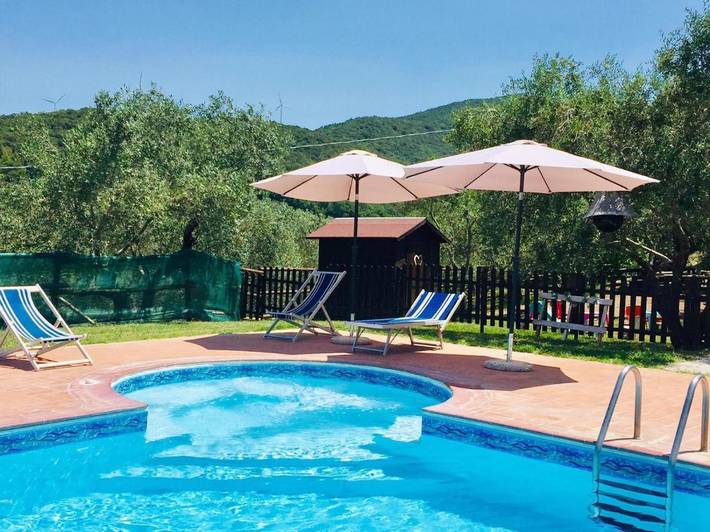 Agriturismo per 4 persone, con Terrazza e Giardino nonché Piscina e Panorama a Santa Luce