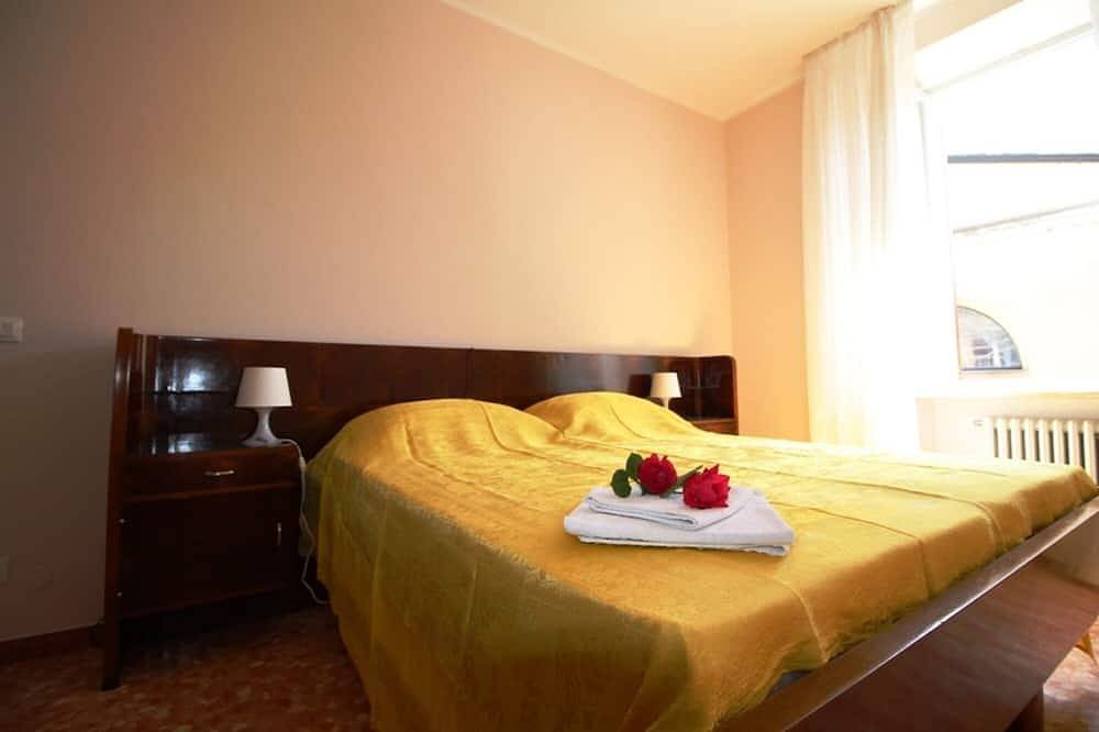 Haus in Zentrum mit grosse Terrasse, Seeblick und nur 200 Meter vom Strand! in Rivoltella del Garda, Desenzano del Garda