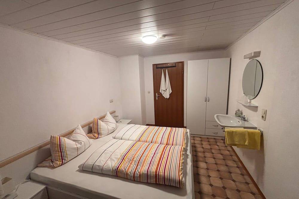 Ganze Wohnung, Doppelzimmer Nr. 2 - Haus Waldesruh in Ahorntal, Frankenalb