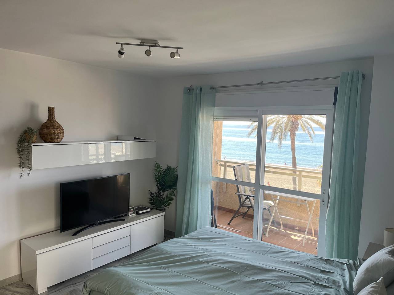 Appartement "Studio 2 Zeezicht" Aan het Strand met Zeezicht, foto 7