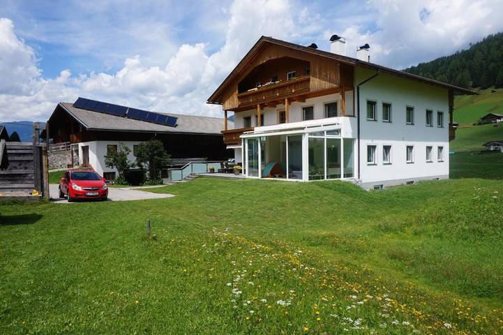 Ferienwohnung für 7 Personen, mit Balkon und Terrasse sowie Garten und Ausblick