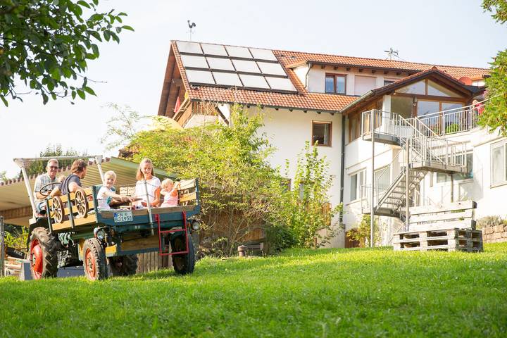 Ganze Ferienwohnung, Ferienhof Egger - Brunnenstube, 65qm, 2 Schlafzimmer, max. 5 Personen in Tettnang, Region Bodensee-Oberschwaben