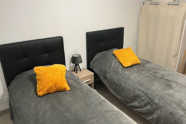 Location de vacances pour 6 personnes, avec jardin et terrasse à Saint-Julien-de-Peyrolas - 4
