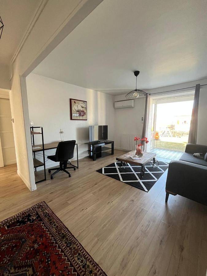 Appartement de vacances pour 6 personnes, avec piscine ainsi que jardin et vue