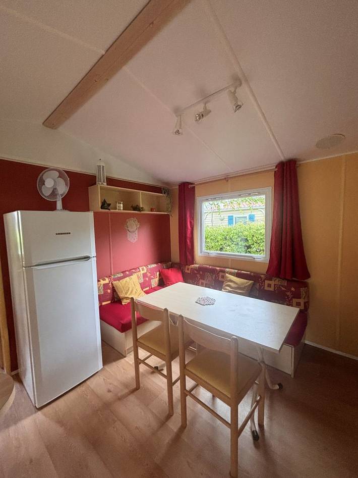 Camping pour 6 personnes, avec terrasse et piscine, animaux acceptés en Auvergne - 3