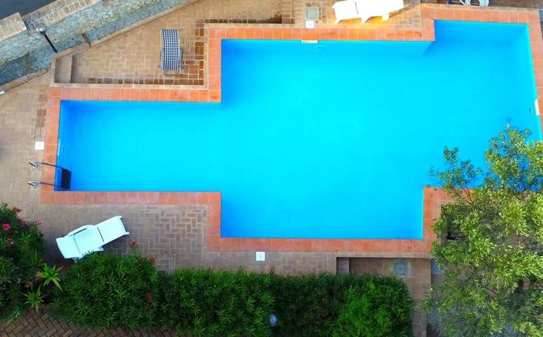 Casa vacanza per 4 persone, con piscina e panorama nonché giardino e piscina per bambini in Calabria
