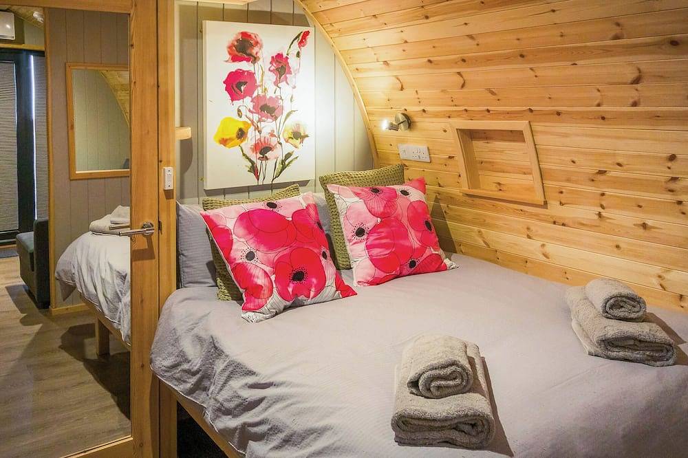 Luxury Castle Pod with Hot Tub in Kielder Forest Park