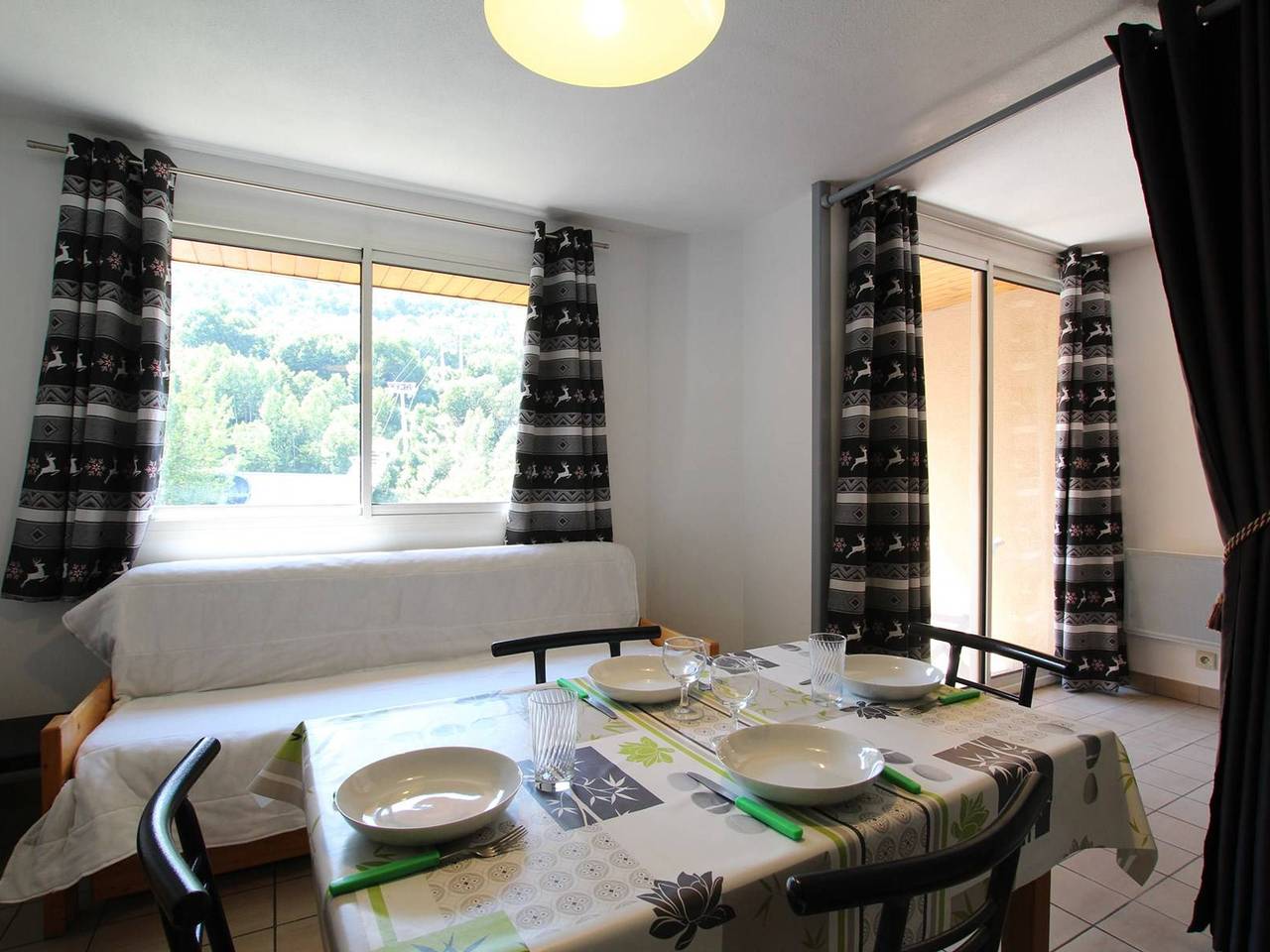 Entire apartment, Cosy Studio with Balcony near Prorel Cable Car, Sleeps 4 in Briançon, Serre Chevalier