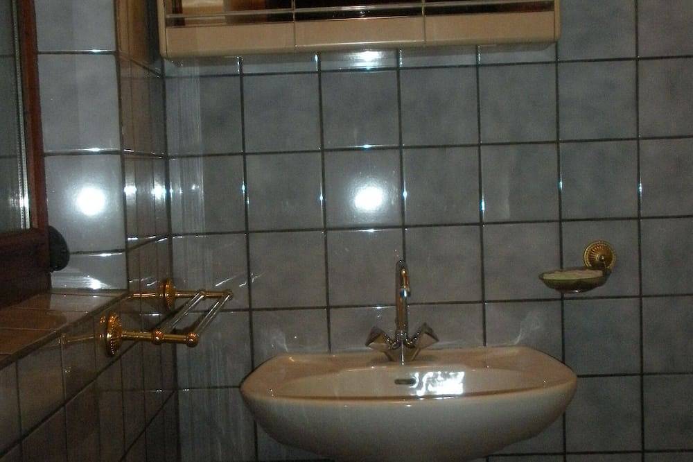 Apartamento entero, Alojamiento 4 personas jardín, tranquilo, Gerardmer Wifi Gratuito in Gérardmer, Parque natural regional de los Ballons des Vosges