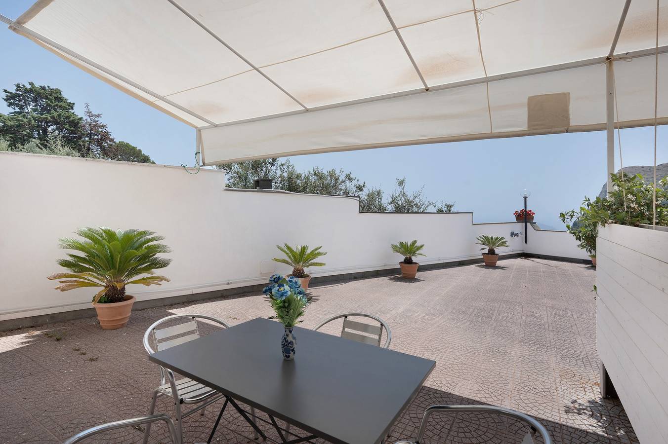 Entire apartment, Apartment 'Jeranto Standard' with Sea View, Wi-Fi, and Air Conditioning in Massa Lubrense, Naples Province