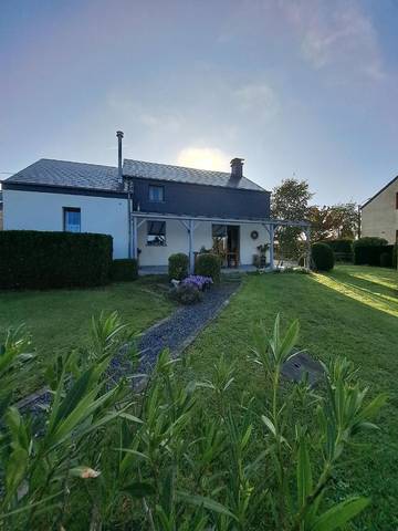 Gîte pour 6 personnes, avec terrasse dans Samrée