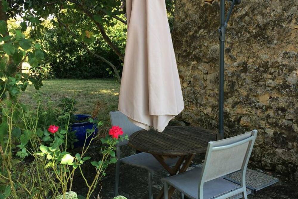 Séjour Authentique au Pigeonnier avec Wifi et Parking in Monsac, Périgord Pourpre