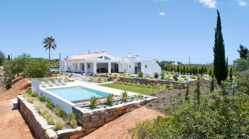 Villa para 10 pessoas, com jardim e piscina e ainda jacuzzi em Ferragudo