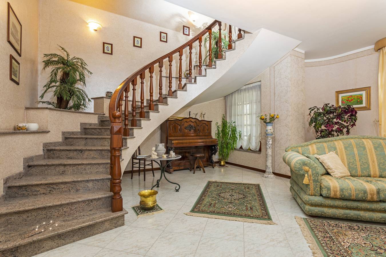 Entire apartment, Apartment 'Il Giardino Di Pietra' with Mountain View, Wi-Fi and Air Conditioning in Aci Sant'Antonio, Catania Province