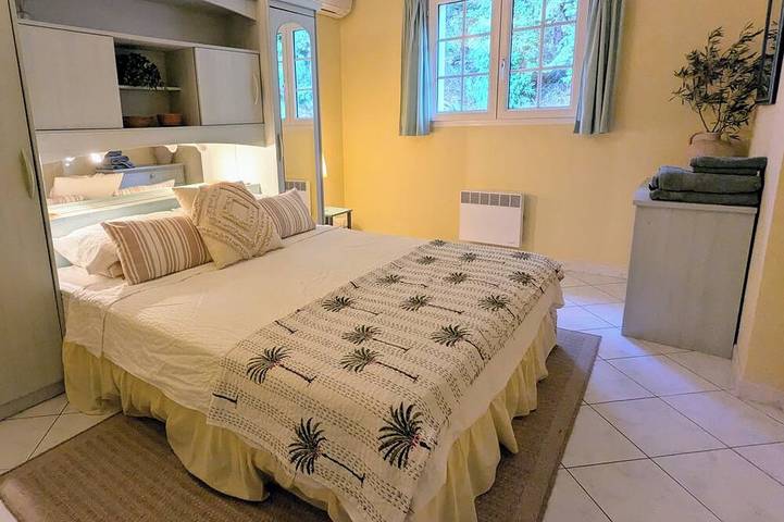 Location de vacances pour 10 personnes, avec balcon ainsi que jardin et piscine, animaux acceptés à Montouliers - 2