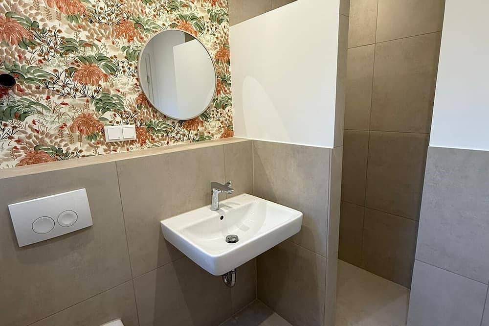Entire apartment, 5 minutes' walk from the banks of the Rhine in Biebrich and the palace park in Wiesbaden, Rheingau
