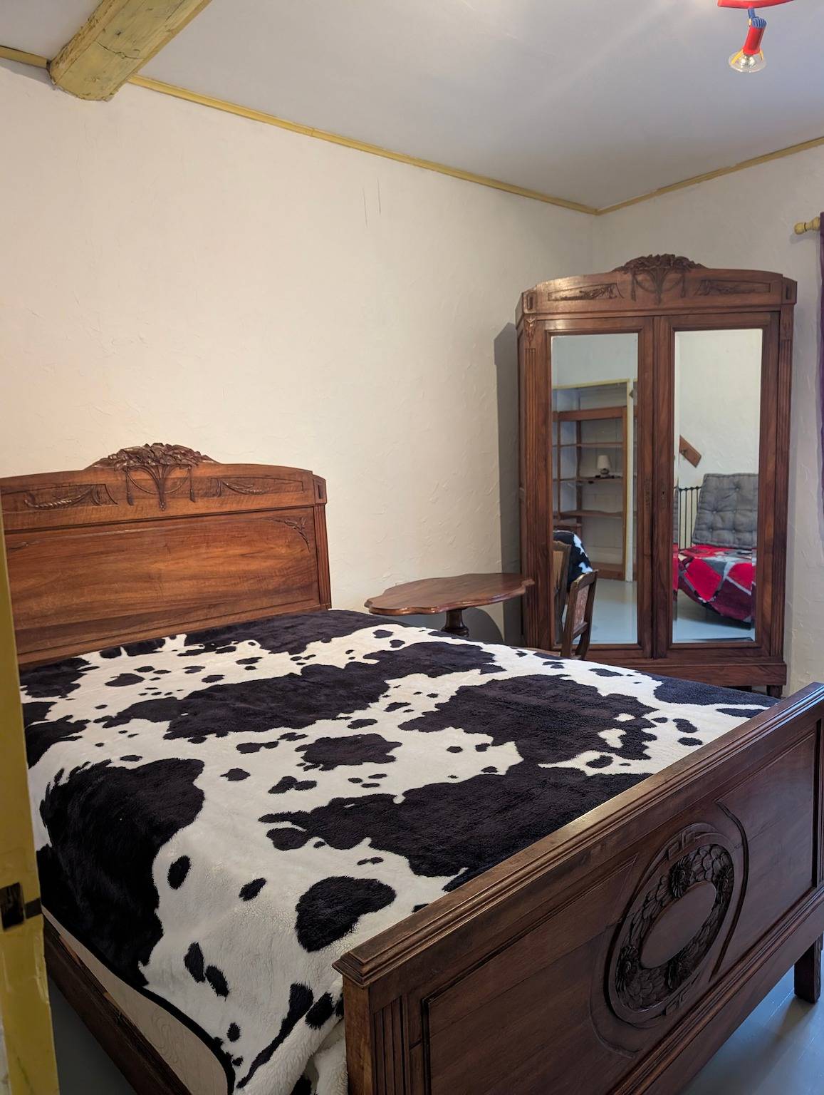 Appartement entier, Appartement « Gîte Chez Mémé » avec Wi-Fi in Assieu, Région de Vienne