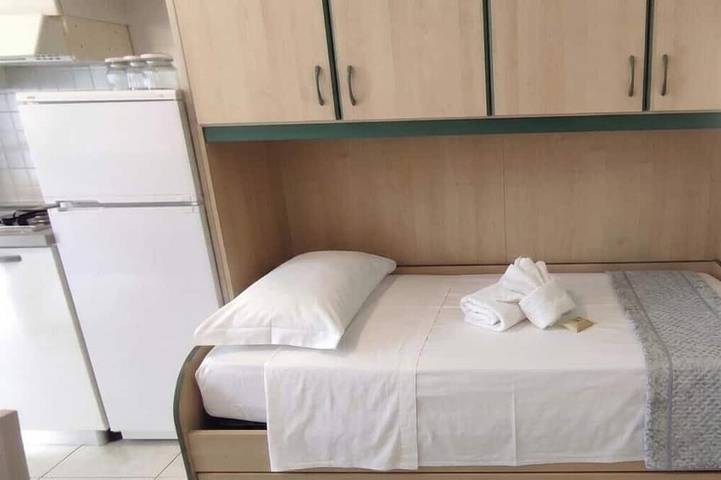 Entire apartment, Beautiful Santa Barbara. Exclusive loft, studio apartment 4 single beds. in Spiaggia Due Pini, Rodi