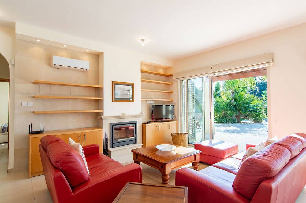 Villa Pine View -  a villa that sleeps 6 guests  in 3 bedrooms in Südzypern