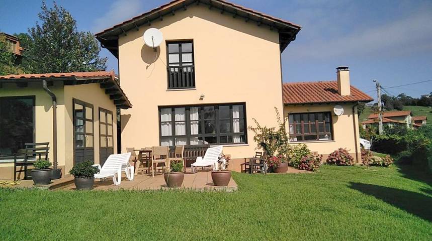 Casa rural para 9 personas, con Balcón y Terraza además de Jardín y Vistas en Ribadesella