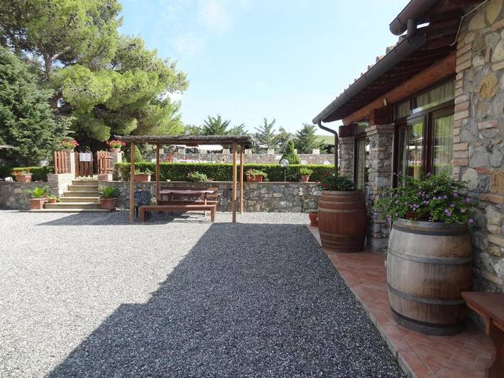 Agriturismo per 8 persone, con Balcone e Terrazza nonché Giardino e Piscina a Santa Luce