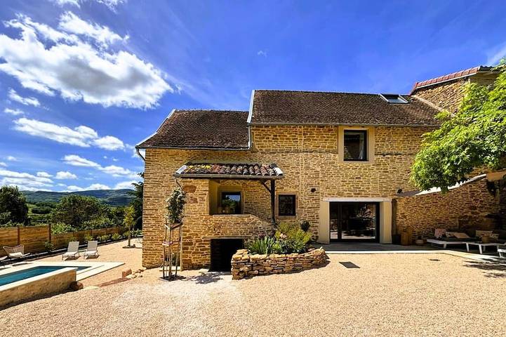 Gîte pour 7 personnes, avec jardin dans Bussières (Saône-et-Loire)