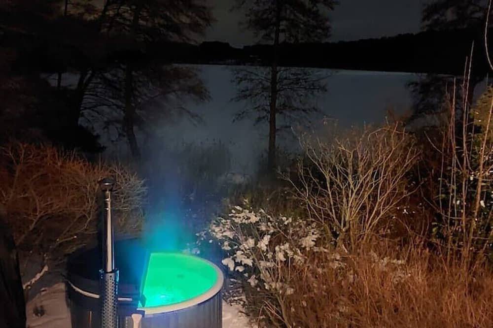 Ganze Wohnung, Ruhiges Ferienhaus am See und Wirlpool in Chossewitz, Friedland