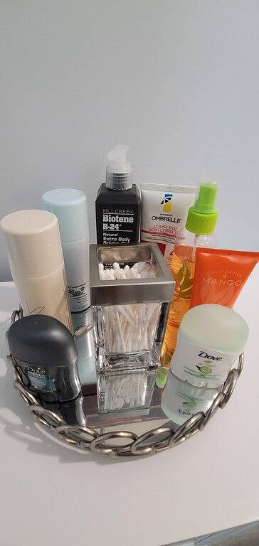 Family & dog friendly for 6 people - walking distance to 4 lakes! in Sunshine Coast Regional District