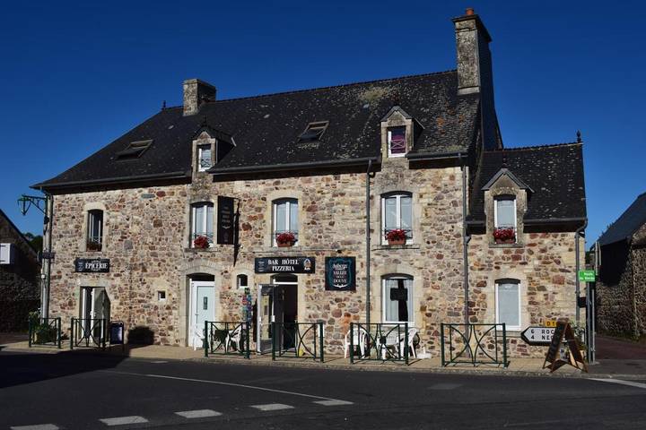 Hôtel pour 3 personnes, avec terrasse, animaux acceptés à L'Étang-Bertrand