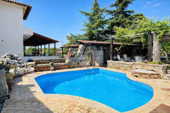 Ferienhaus für 9 Personen, mit Pool und Garten, kinderfreundlich in Chalkidiki